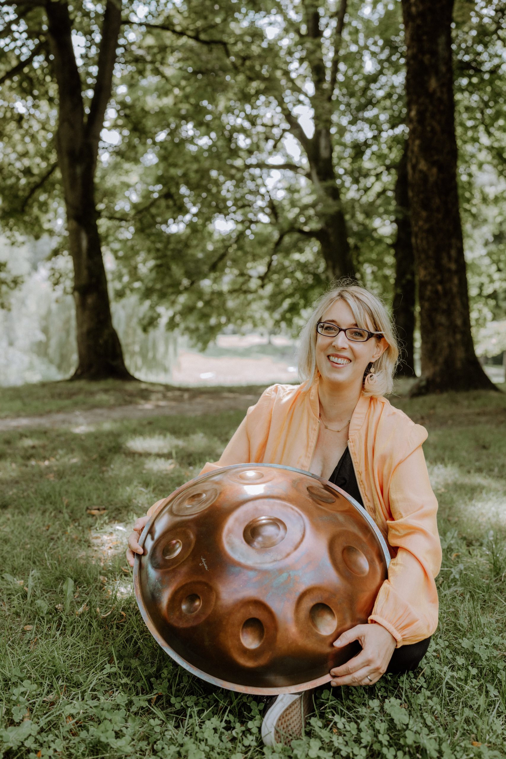 Birte mit Handpan